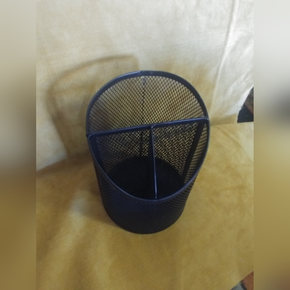 Metal Pencil Container - Picture 4 of 4